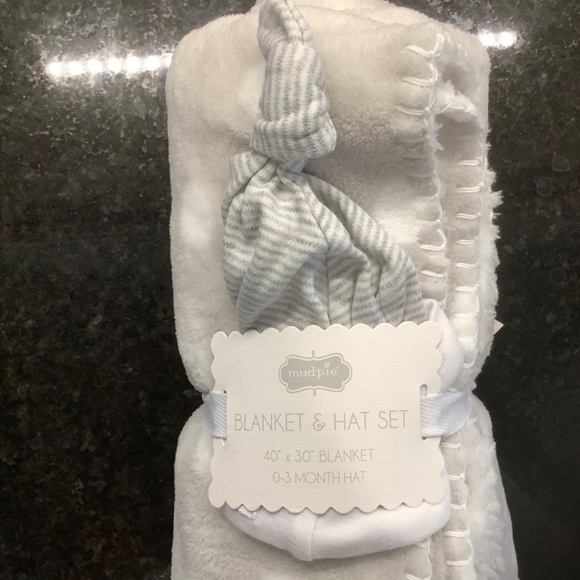 Unisex Gray and White Sweet Baby Blanket and Hat Set - Picture 2 of 5